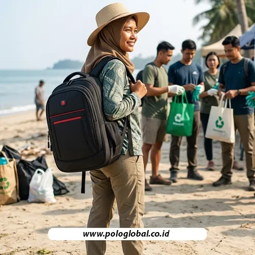 Relawan komunitas menggunakan ransel custom untuk kegiatan sosial lingkungan